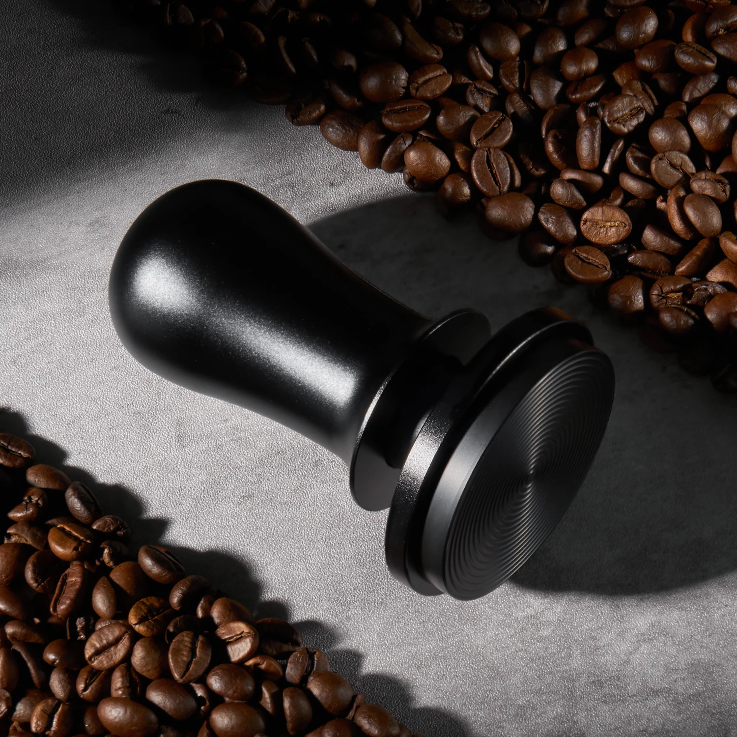 Tamper de café ergonómico calibrado con presión constante de 30 lbs, tamper con resorte de 51/53/58.35 mm con base de acero inoxidable negro.