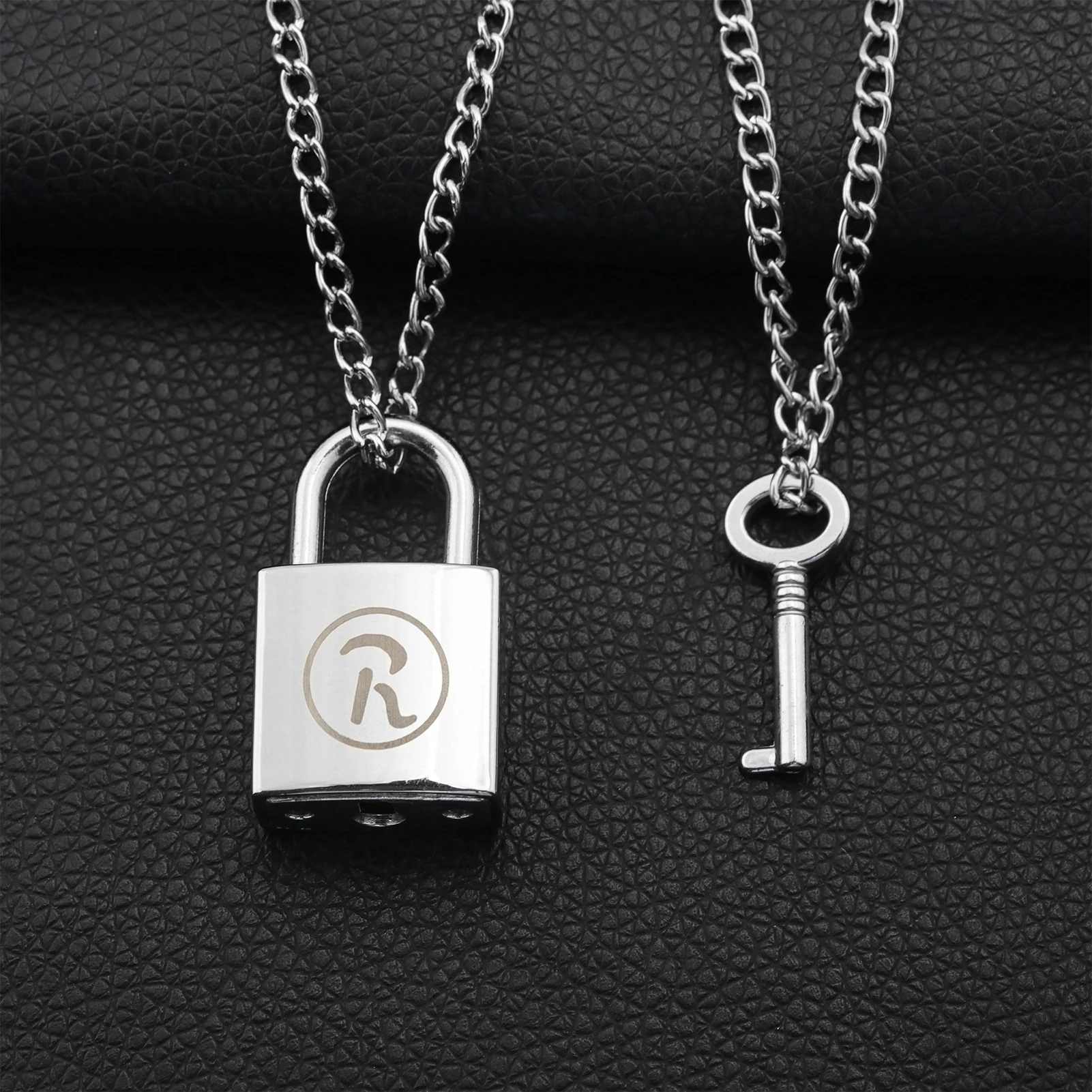 Anime NANA Couple Necklace, Oosaki Nana Honjo Ren Openable Lock & Key Pendant, Punk R Logo Padlock Jewelry for Lovers