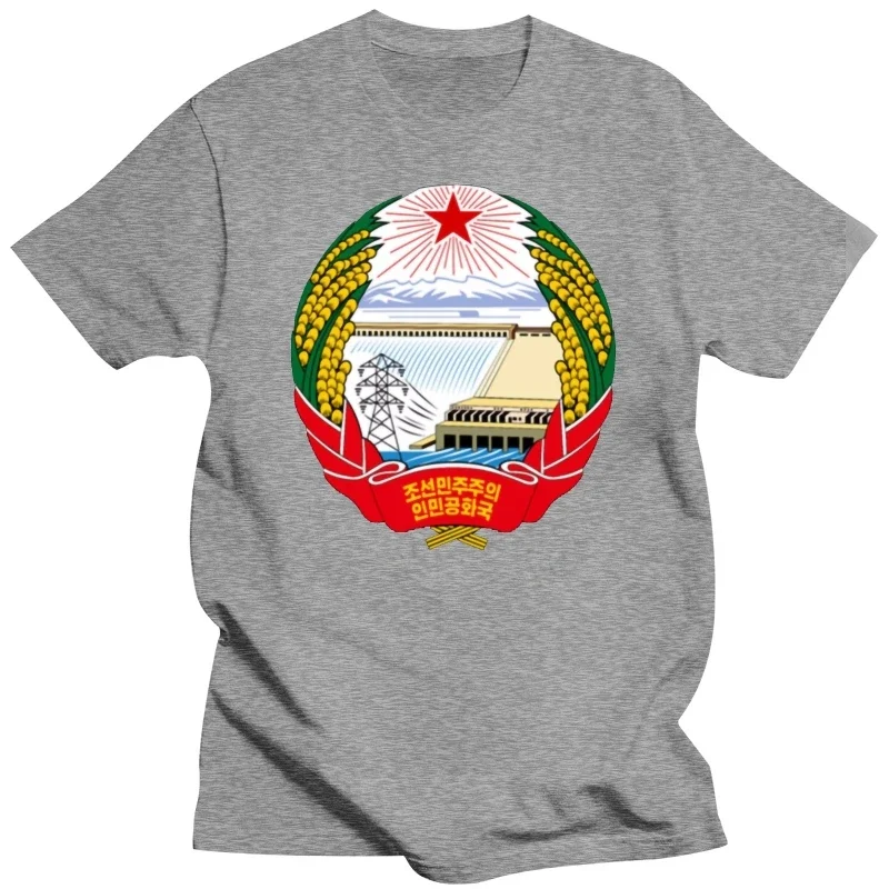 توب رجالي كبير الحجم برقبة مستديرة ، توب رجالي ، وصل حديثًا ، خمر ، شعار كوريا الشمالية ، قطن ، مخصص ، أكمام قصيرة ، عائلة #5