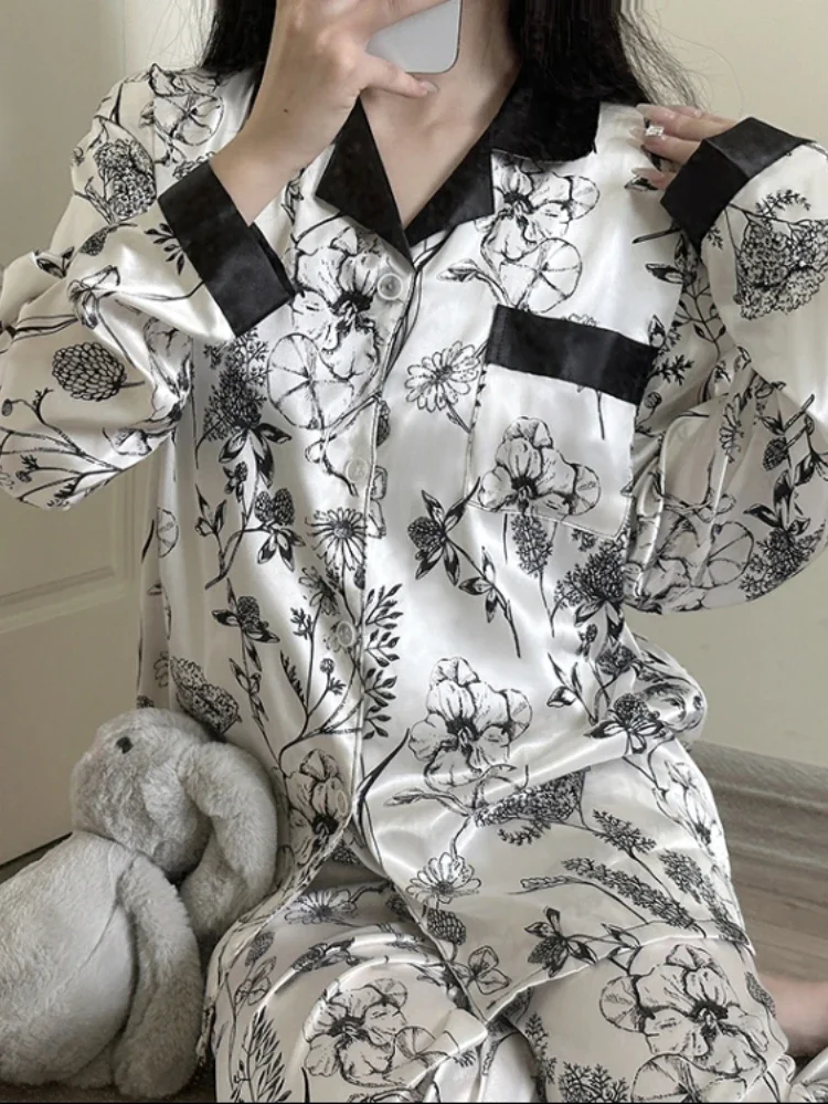 Pijamas clásicos chinos con estampado de flores y pintura de tinta para mujer, salones de estética artística elegante, ropa de casa de seda simulada, primavera 2025
