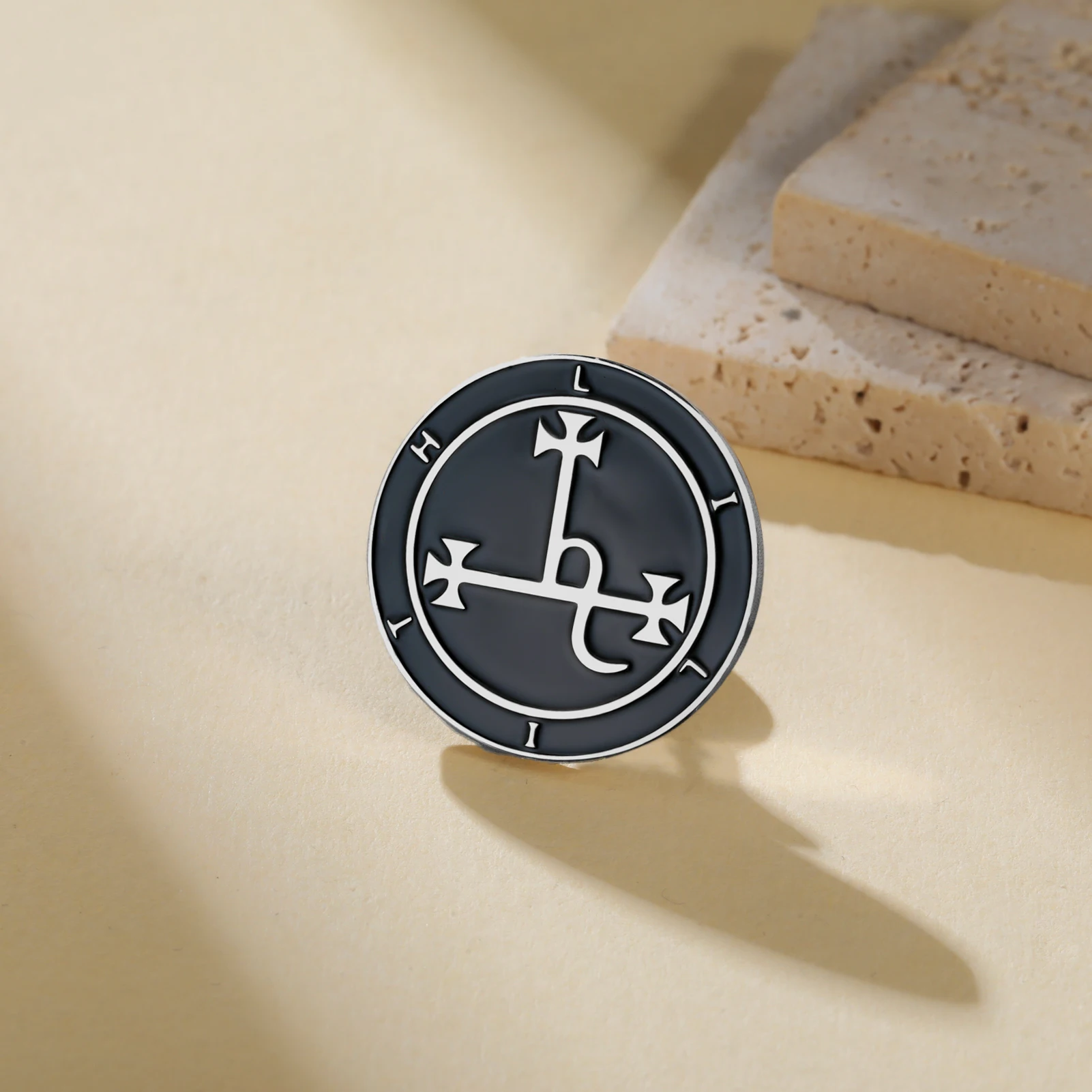 Lucktune Sigil من ليليث دبابيس الفولاذ المقاوم للصدأ دبابيس معدنية للنساء قميص رجالي شارة شيطان ختم سليمان التلبيب دبابيس مجوهرات