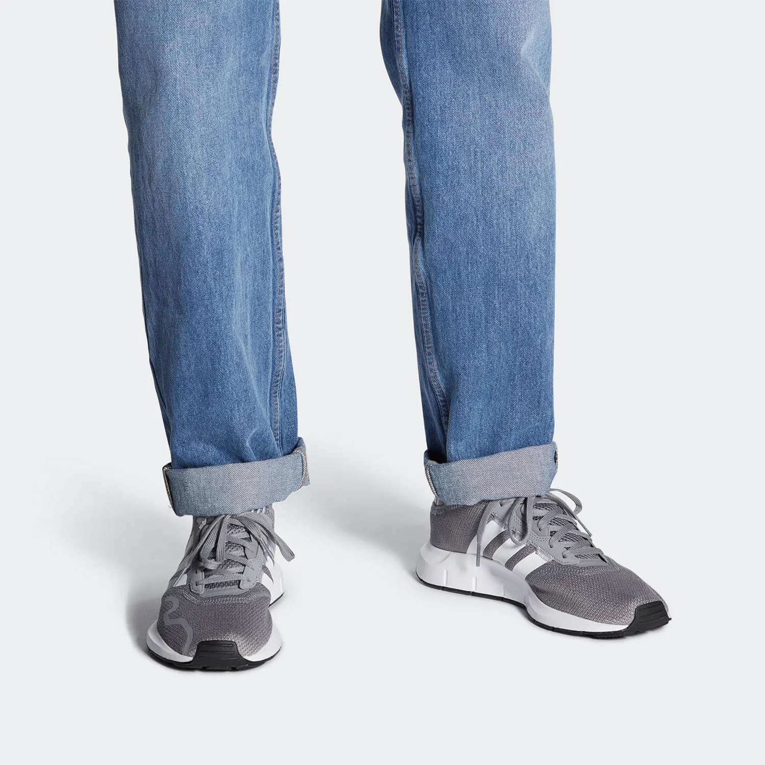 

Легкие амортизирующие кроссовки унисекс Adidas Genuine Originals FY2114