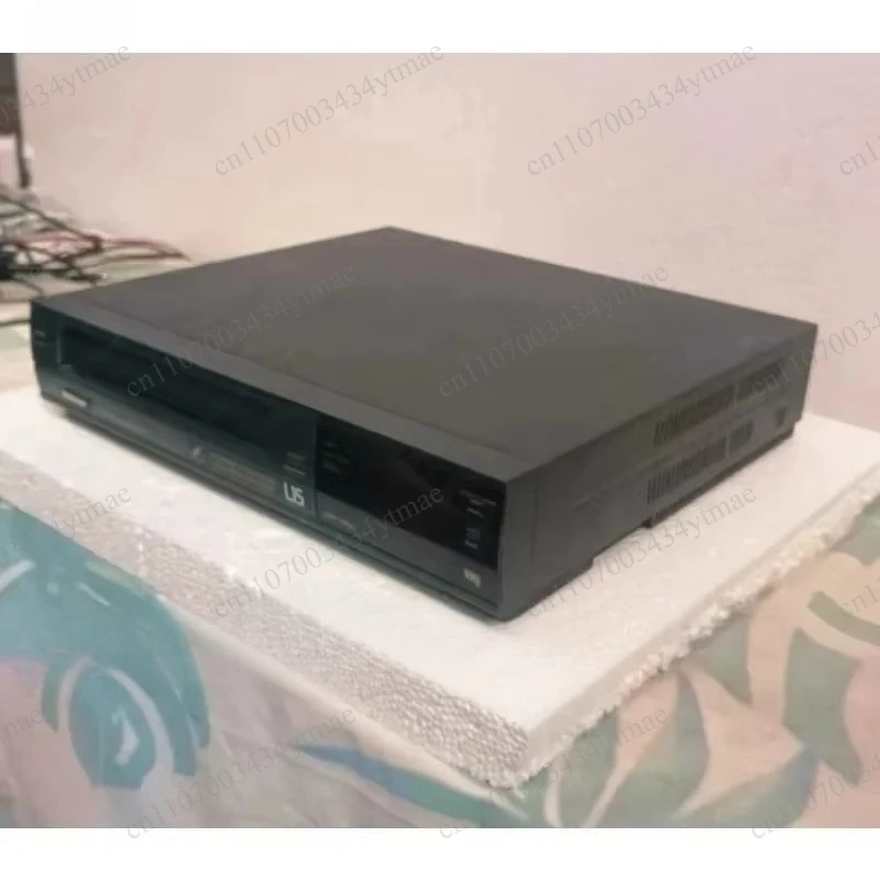 L15 Classic VHS Cassette Player Vintage Video Recorder Home Media Playback Device