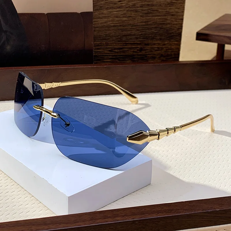 

Advanced snake pattern metal windproof sunshade curved sunglasses men and women large frame glasses