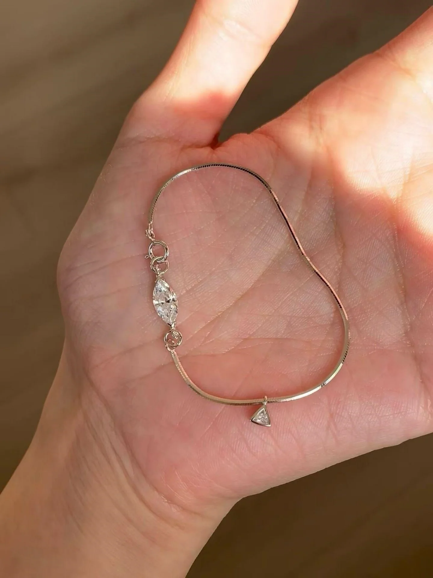 bracelet-gulaya-elegant-et-simple-en-os-de-serpent-accessoire-de-mode-minimaliste-de-luxe-pour-homme-collection-hiver-2025