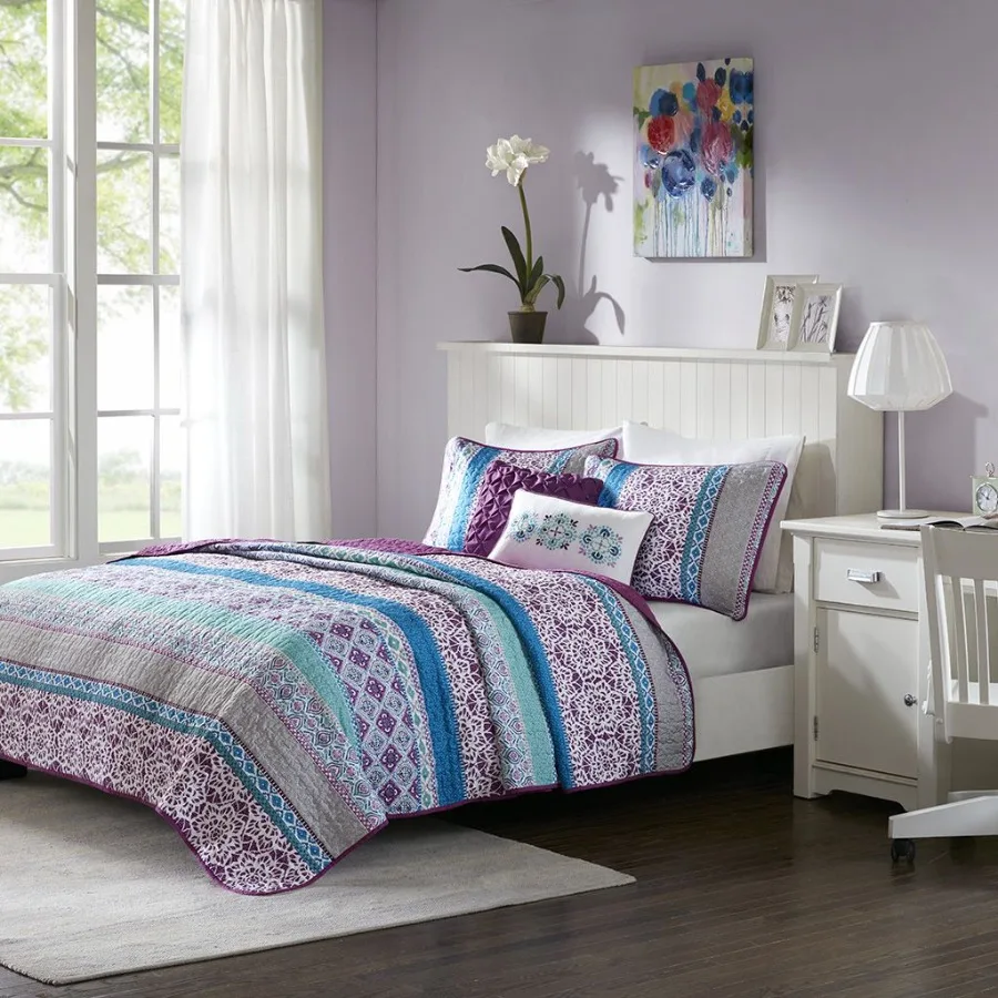 

Reversible Quilt Set with Throw Pillows