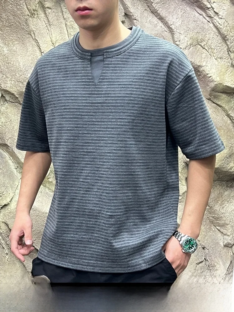 

Ван Цзя: Отдельный товар! Имитация двух частей! Смесь хлопка с эффектом стирки! Мужская футболка с коротким рукавом в стиле ретро с полосками, лето 2026