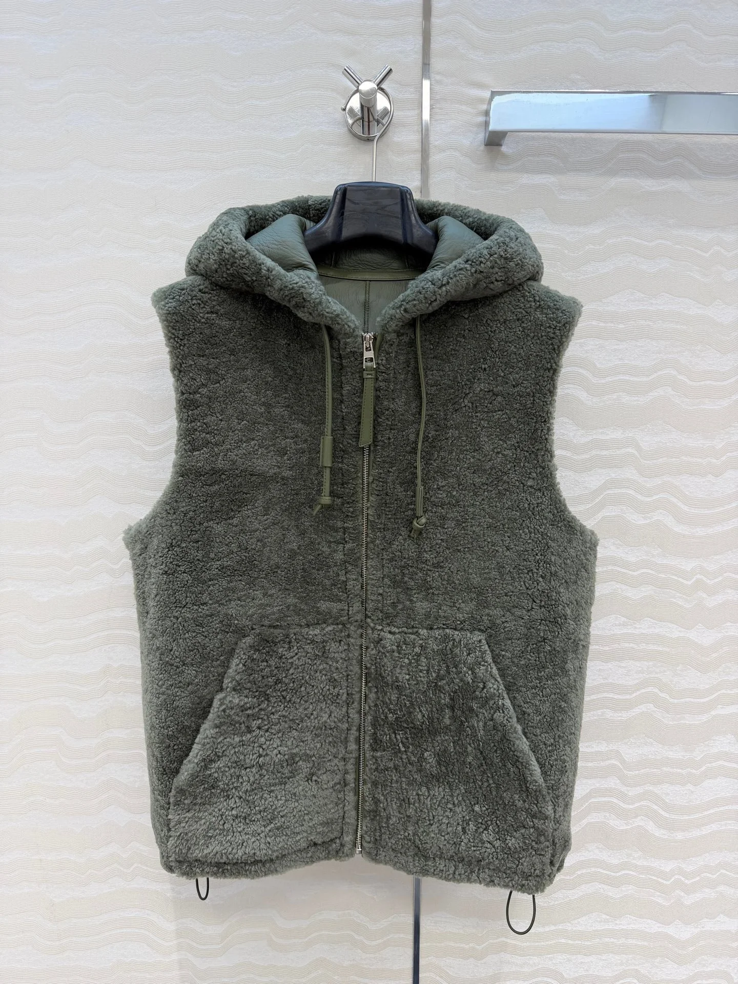 2026 Autumn Winter New Women's Sheepskin Vest Top Fur Integrated Material Hooded Vest High-Quality Simple Girl Style
