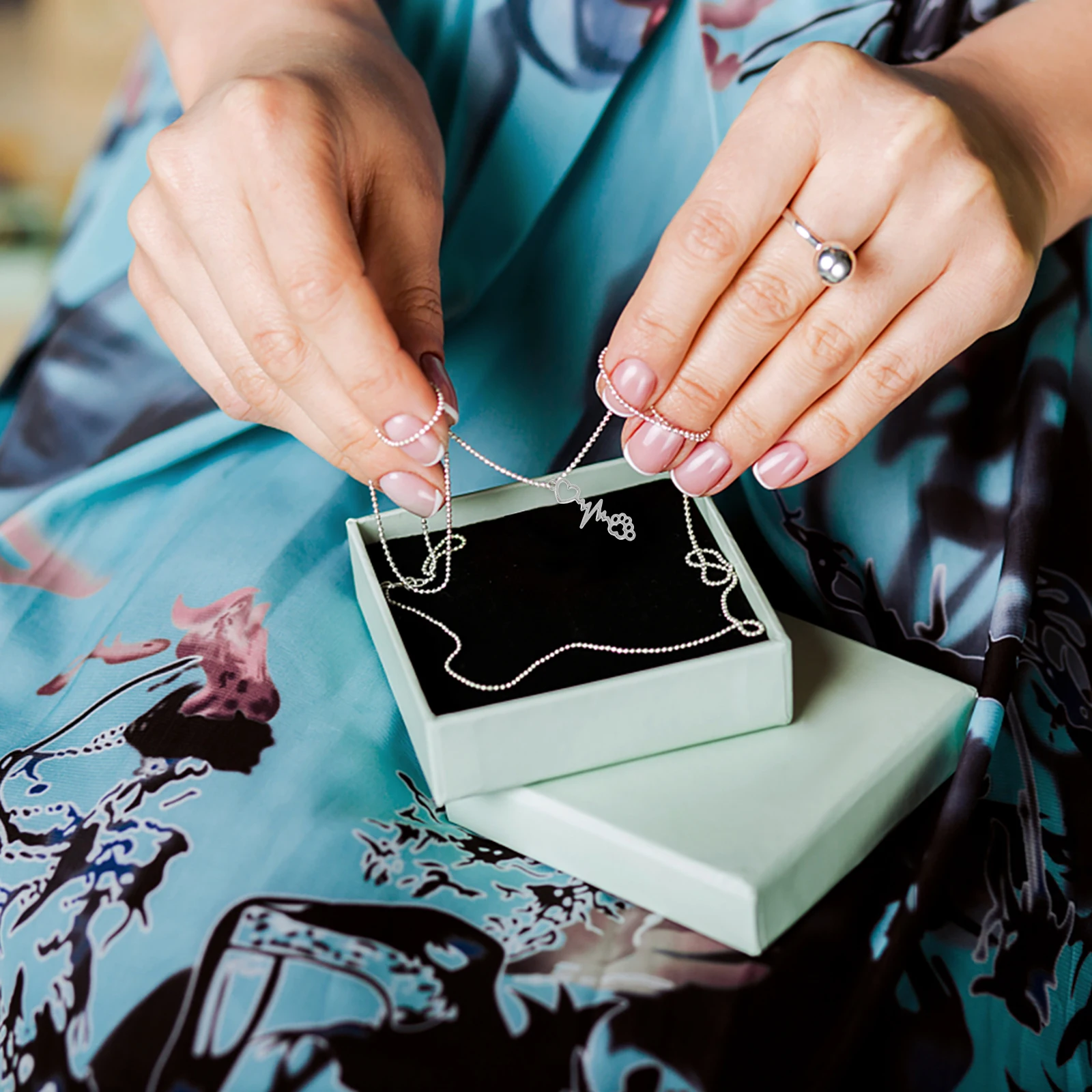 

100 Pcs Silver Heart Necklace Love Earring Necklaces Jewelry Charms Key for Women