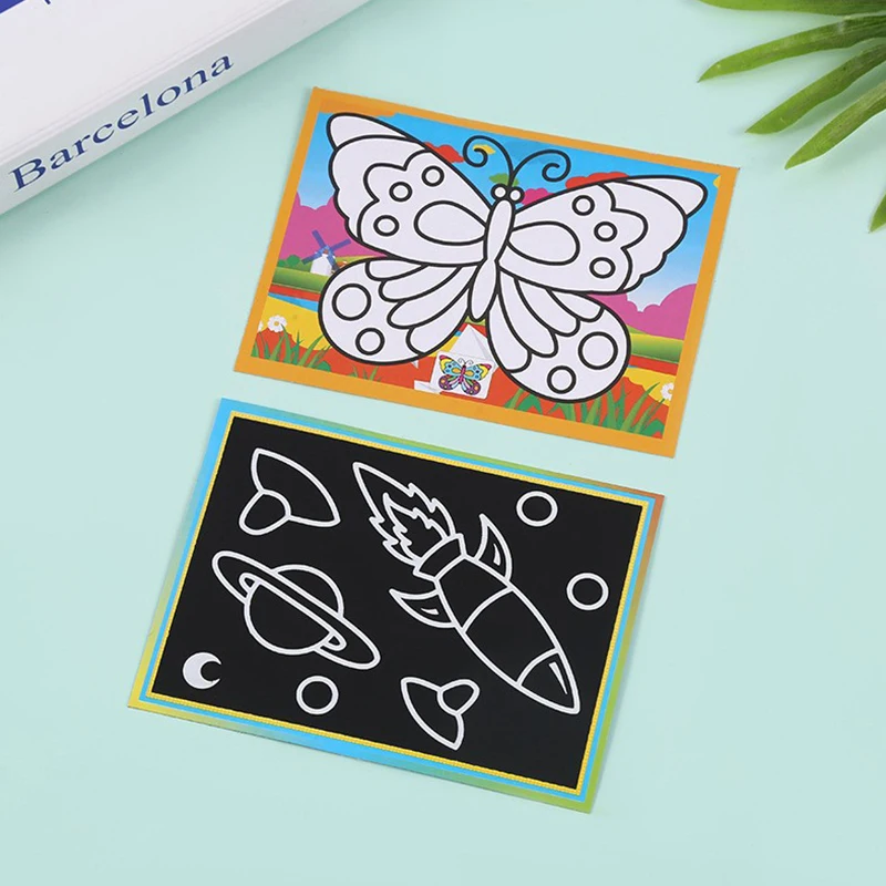 10/20 Vellen Magic Scratch Tekenpapier Willekeurige Gemengde Leuke Cartoon Patroon DIY Schilderen Speelgoed voor Jongens Meisjes Graffiti levert ZYF