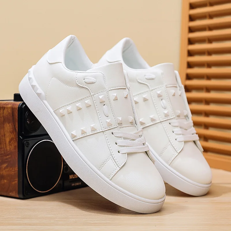 

Модные повседневные кроссовки для пар с красной подошвой и заклепками, высококачественные мужские кожаные кроссовки, женская обувь