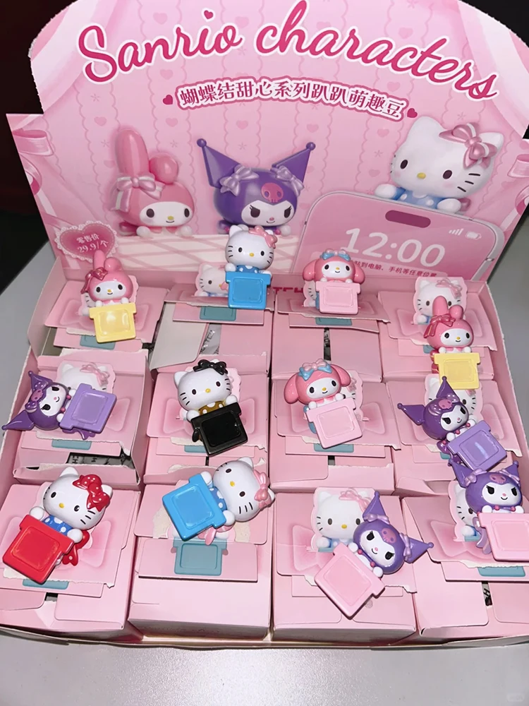 

Оригинальный брелок-сюрприз Sanrio: Hello Kitty, My Melody, Kuromi — милый мини-украшитель с бантом в форме сердца, модный трендовый подарок