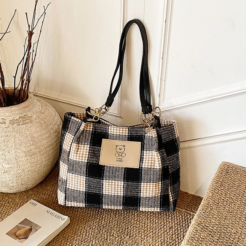 

Elegant Leather Tote Bag Ladies, Secure Crossbody Feature, Popular Classic Fashion With Modern Flair