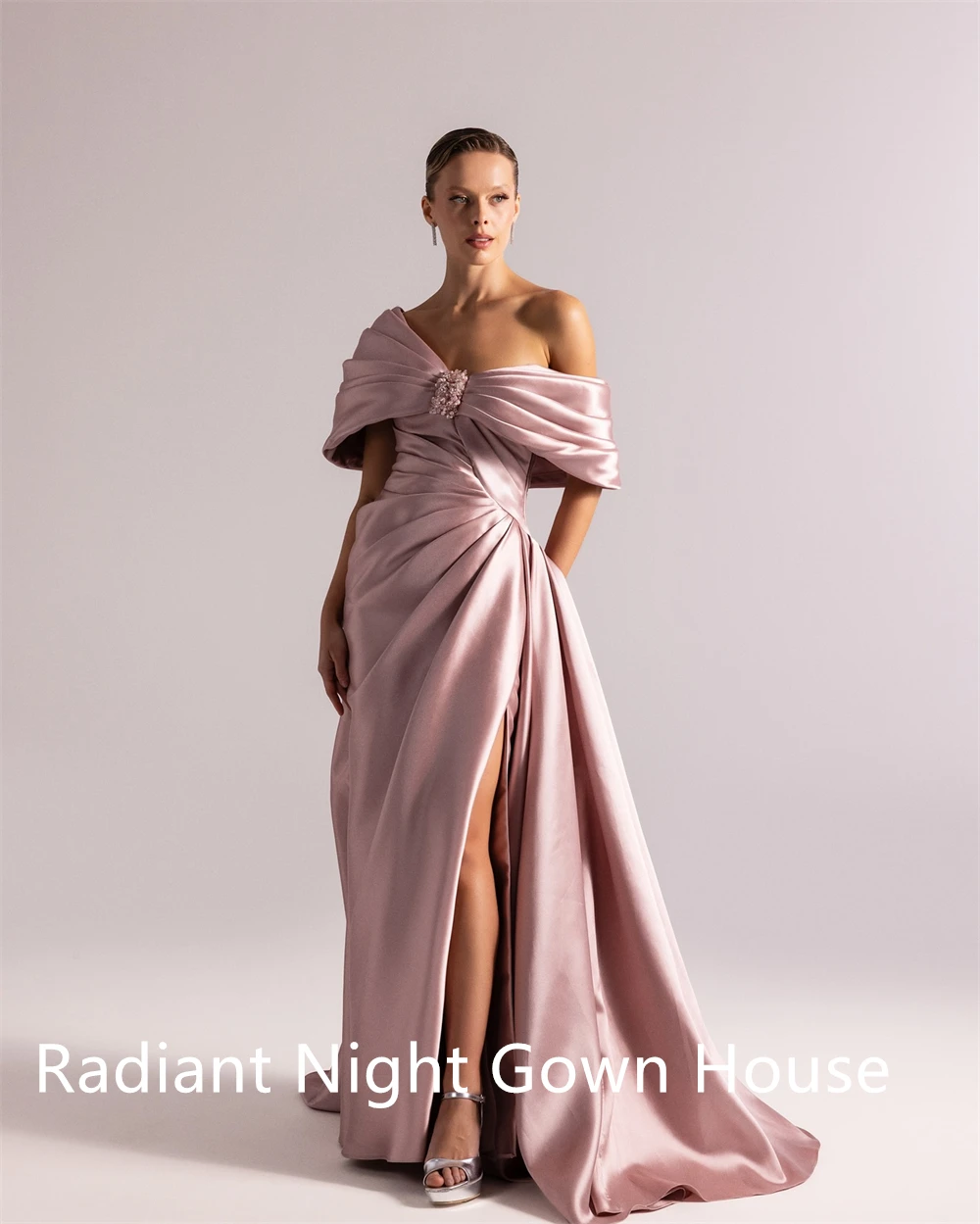 Sukienka wieczorowa satynowa szampańska z temperamentem na zamówienie, klasyczna, bez ramiączek, z odkrytymi ramionami, bez rękawów, zapinana na zamek z tyłu, na przyjęcie.