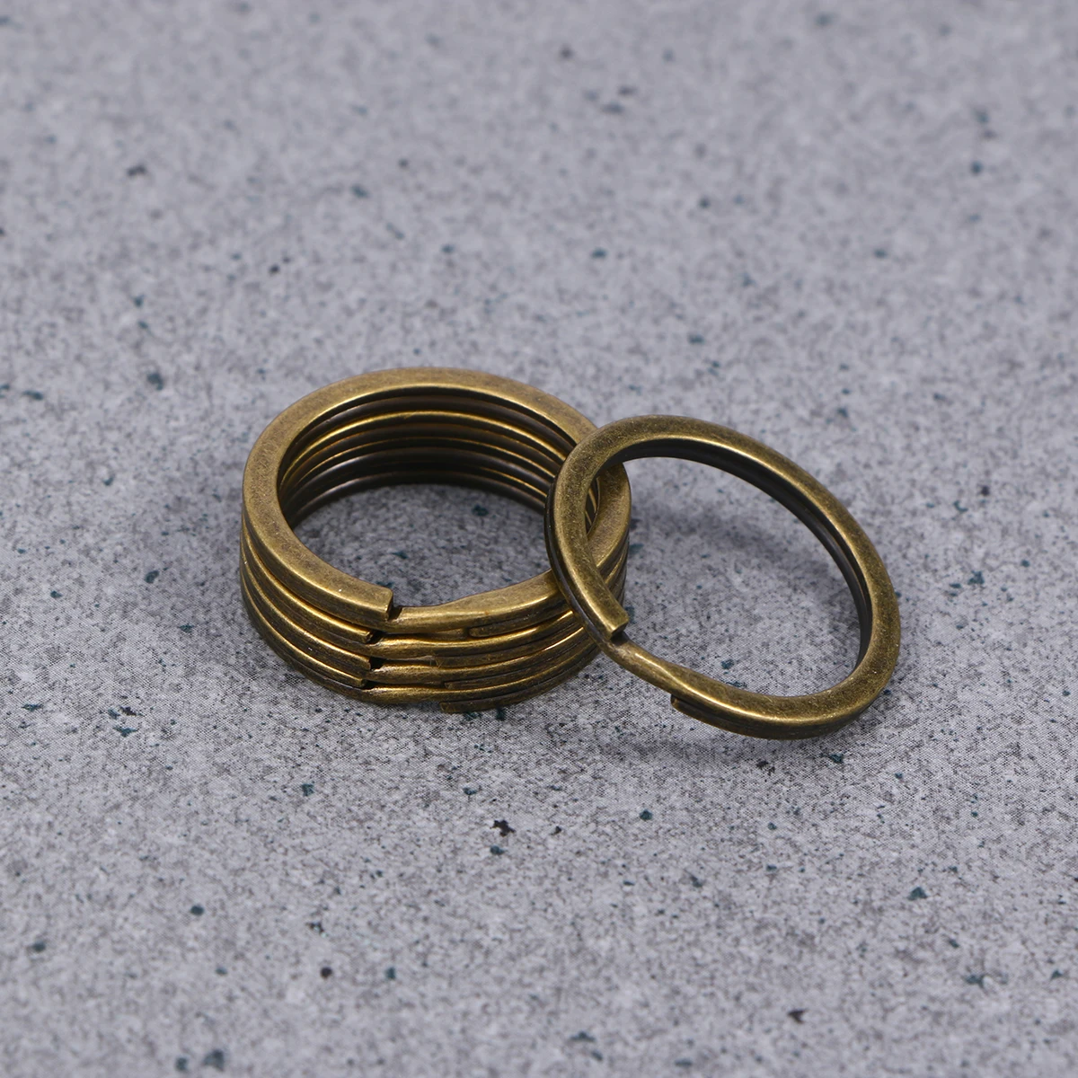 

100pcs Flat Vintage Key Rings Metal Split Rings Durable Smooth Surface Retro Keychains Craft DIY Projects Accessories