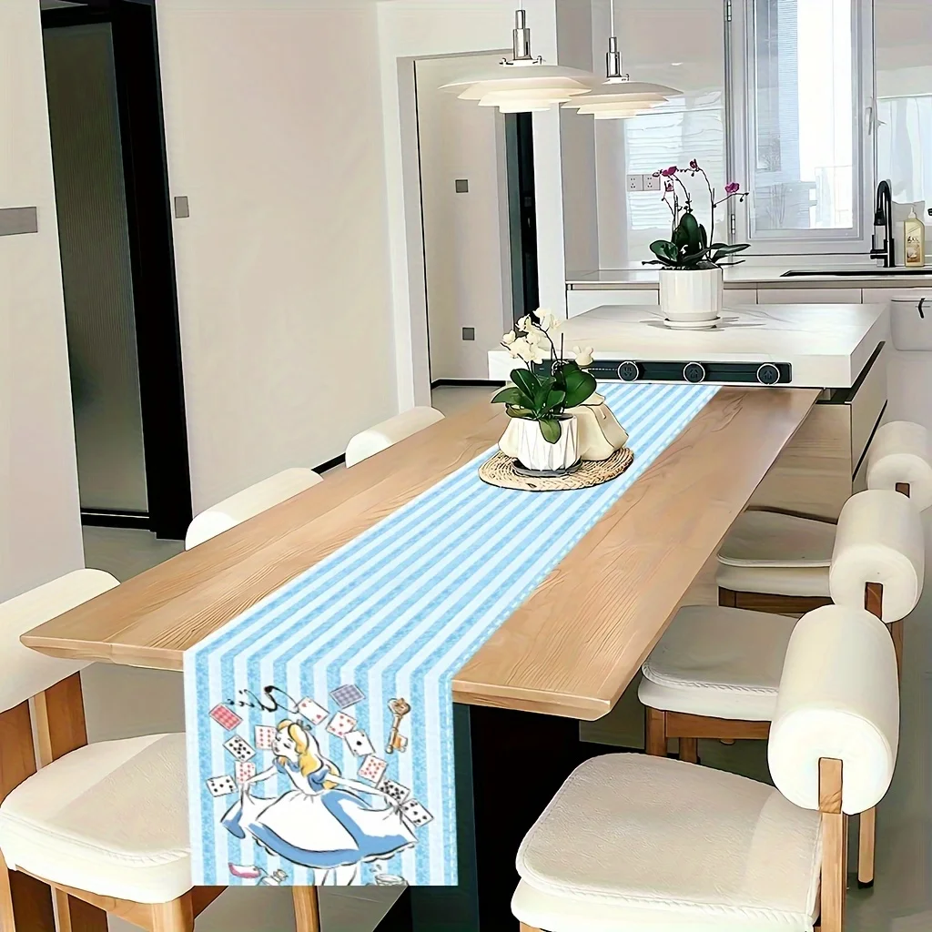 

Цельная скатерть «Алиса в стране чудес» — ярко-синий и белый дизайн, с игральными картами и чайником, идеально подходит для осеннего и школьного сезона.