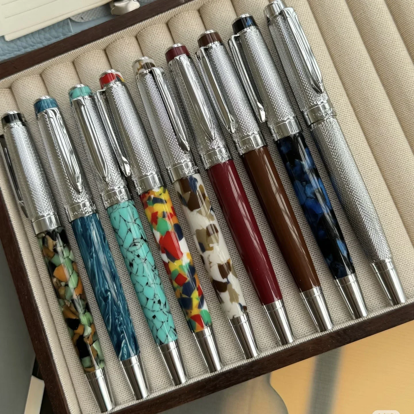 Hot Lovely Benovel Fountain Pen Metal Iridium Gold Hand Polished F 0.5mm Nib Calligraphy Pen Mb Luxury Office Supplies Writing P