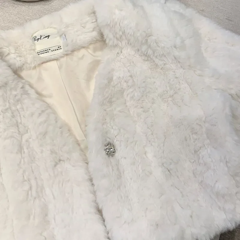 Tops cortos de lana de cordero blanca para mujer, abrigo de felpa de manga larga elegante coreano, chaquetas de piel sintética con cuello en V para