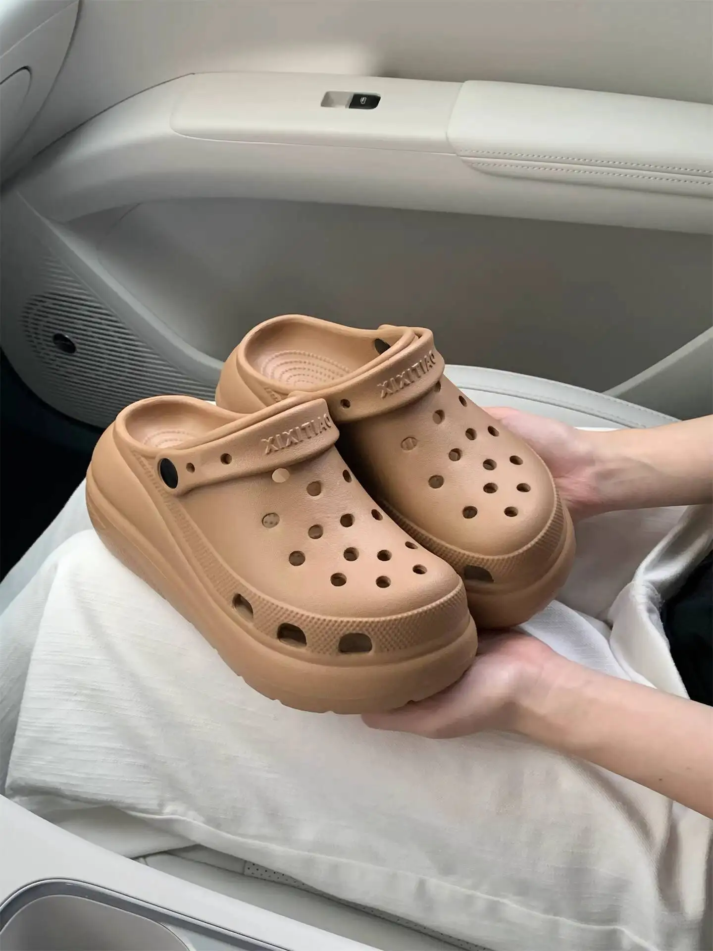 

Garden Shoes Women's 2026 Spring Summer Beach Clogs Casual Vacation Non Slip Sandals Thick Sole Platform Outdoor Slippers