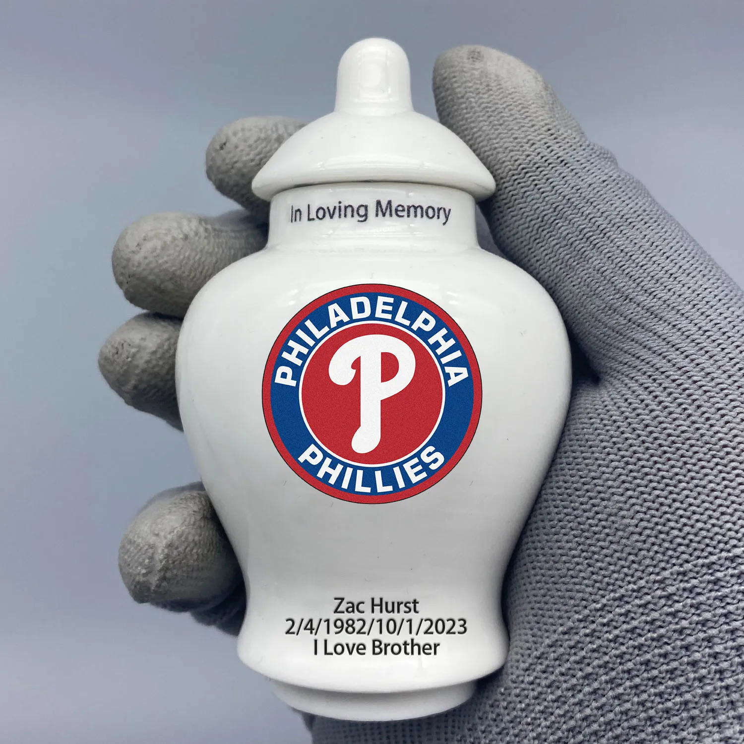 

Mini Urn for Philadelphia Phillies-Baseball themed Urn.Send me the name/date you want to appear on the urn by Remarks Message