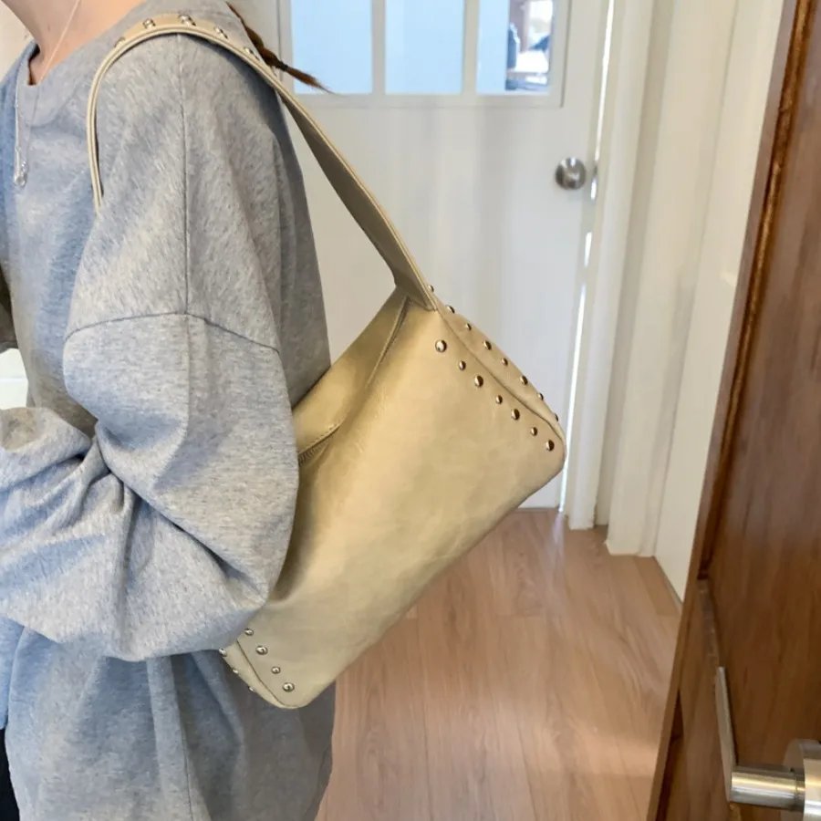 

Женская сумка подмышки в стиле ретро в стиле панк - Новое поступление лета 2025 года, уникальные милые и острые сумки на плечо с шипами