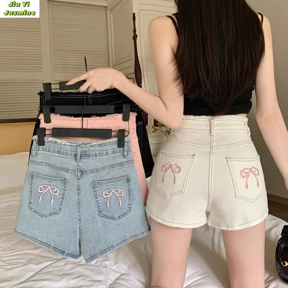 

Summer 2025 New American Pocket Embroidered Spicy Girl Style Versatile Look Slim Straight Tube Butt Wrapped Cowboy Shorts