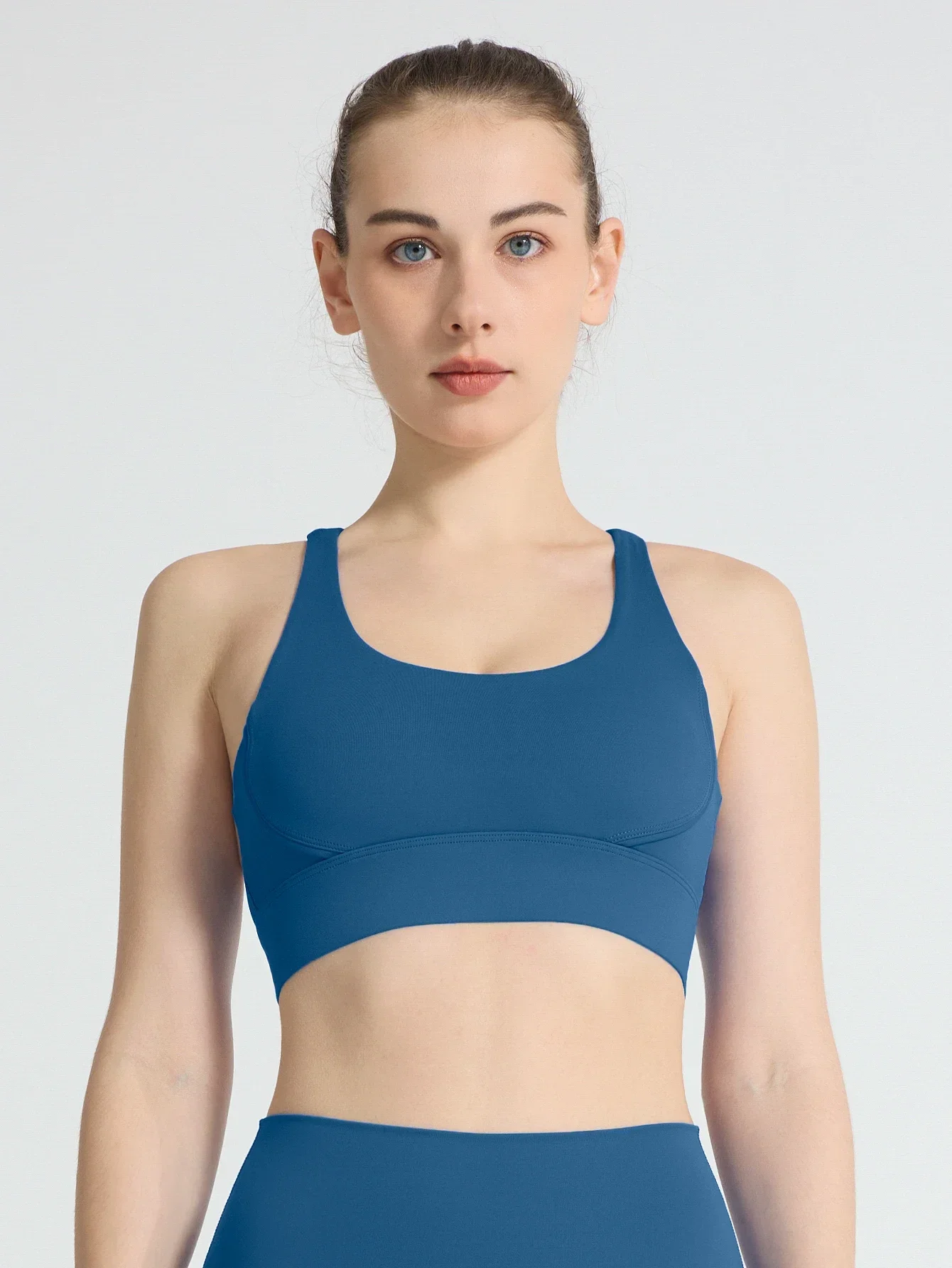 

Однотонный мягкий высокопрочный женский спортивный бюстгальтер для фитнеса, облегающий топ для комплексных тренировок, занятий в спортзале, йогой, с подкладкой для груди.