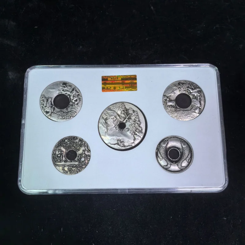 pieces-de-monnaie-en-cuivre-classees-avec-des-inscriptions-porte-bonheur-pieces-de-monnaie-en-forme-d'anneau-pieces-de-monnaie-precieuses-ensemble-de-pieces-de-monnaie-classees-collection-antique-ancien