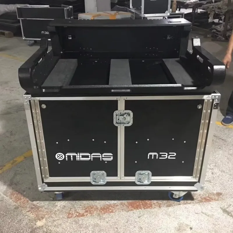 Easy Retracting Flight Case for Midas M32 Console