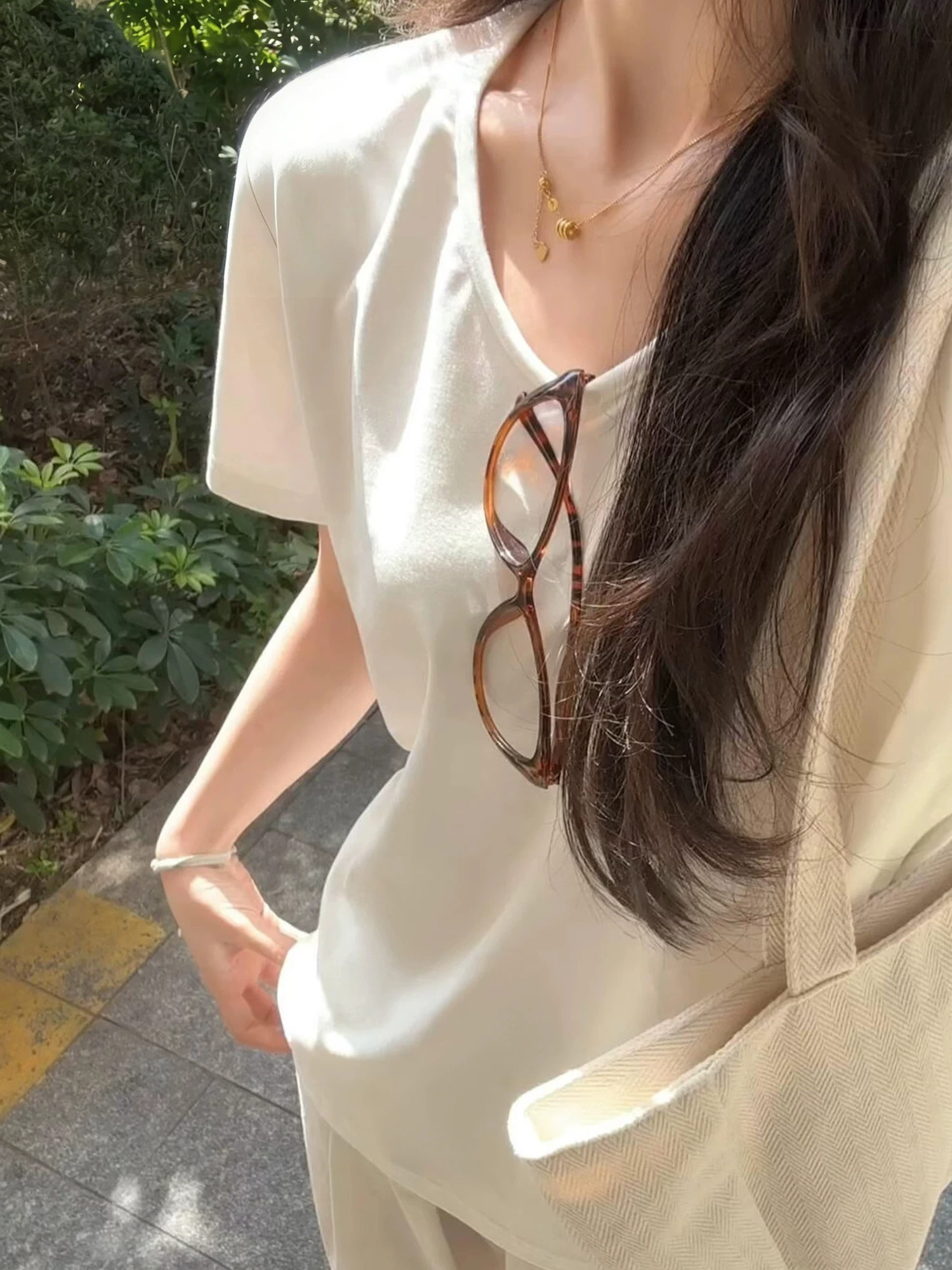 Womens White V Neck Short Sleeve T Shirt Summer Loose Casual High Neckline Slimming Tops