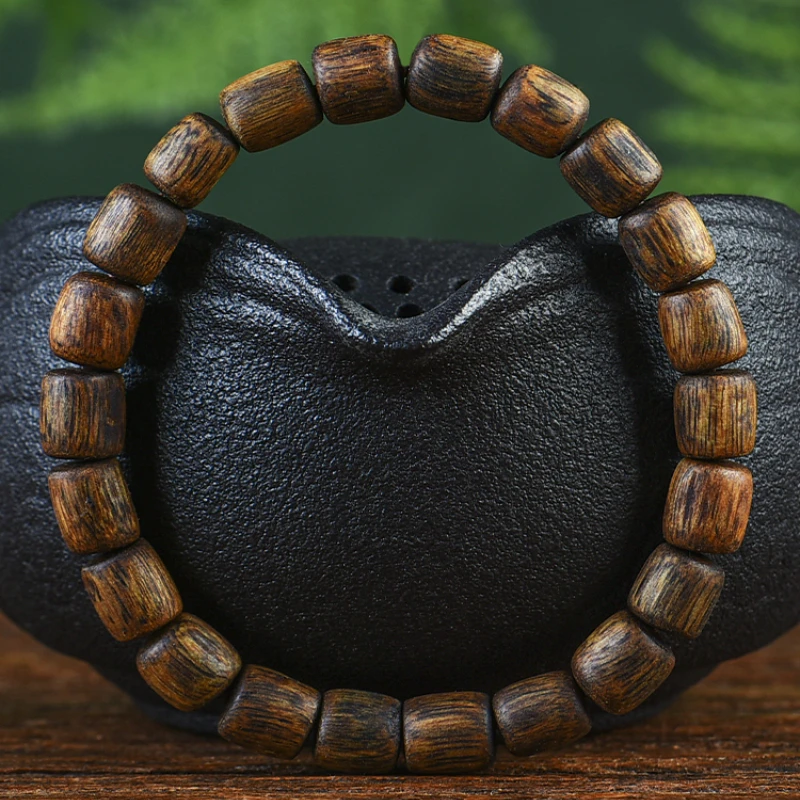 

Hainan Guoxiang Yingge Green Qinan small random agarwood bracelet about 7mm men's and women's wooden cultural games