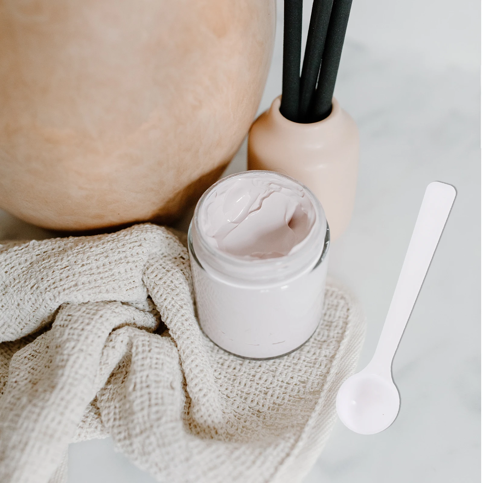 

100pcs Powder Spoon Plastic Measuring Scoop Coffee Cosmetics Mini Spoons Long Handle Deep Bottle Access Smooth Comfortable