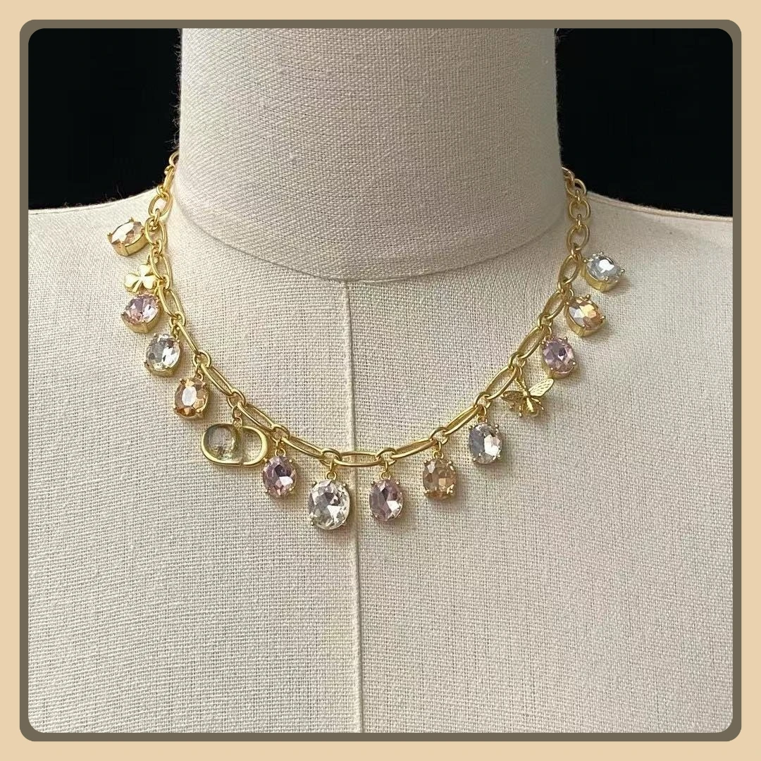 

Gold Colored Gemstone Pendant Necklace with Gradient Crystal+light Luxury Retro Style Short Collarbone Chain