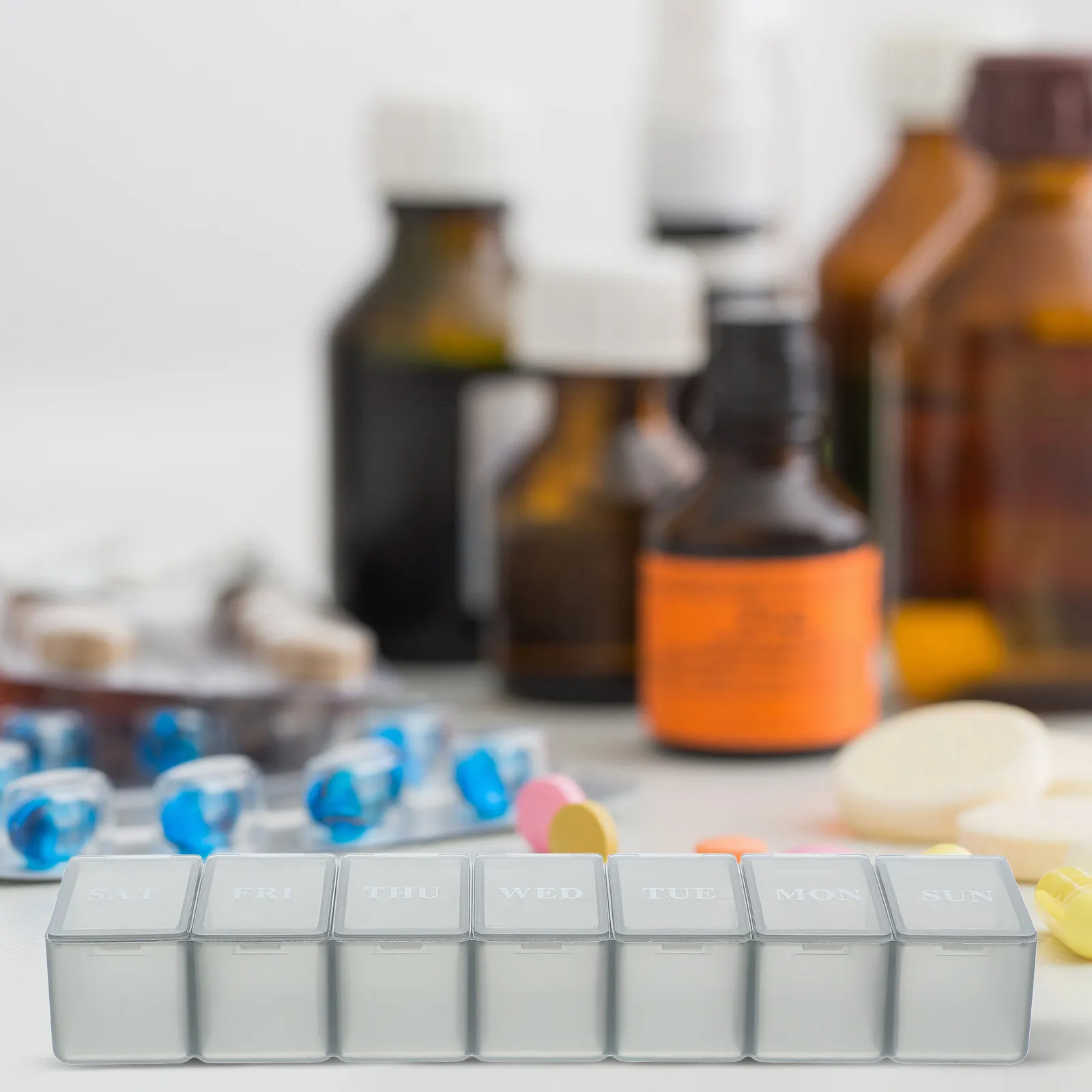 Weekly Pill Organizer Medicine Case 7-Grid Removable Lid Daily Vitamin Storage Box for Scheduling Medication Easy Carrying Daily