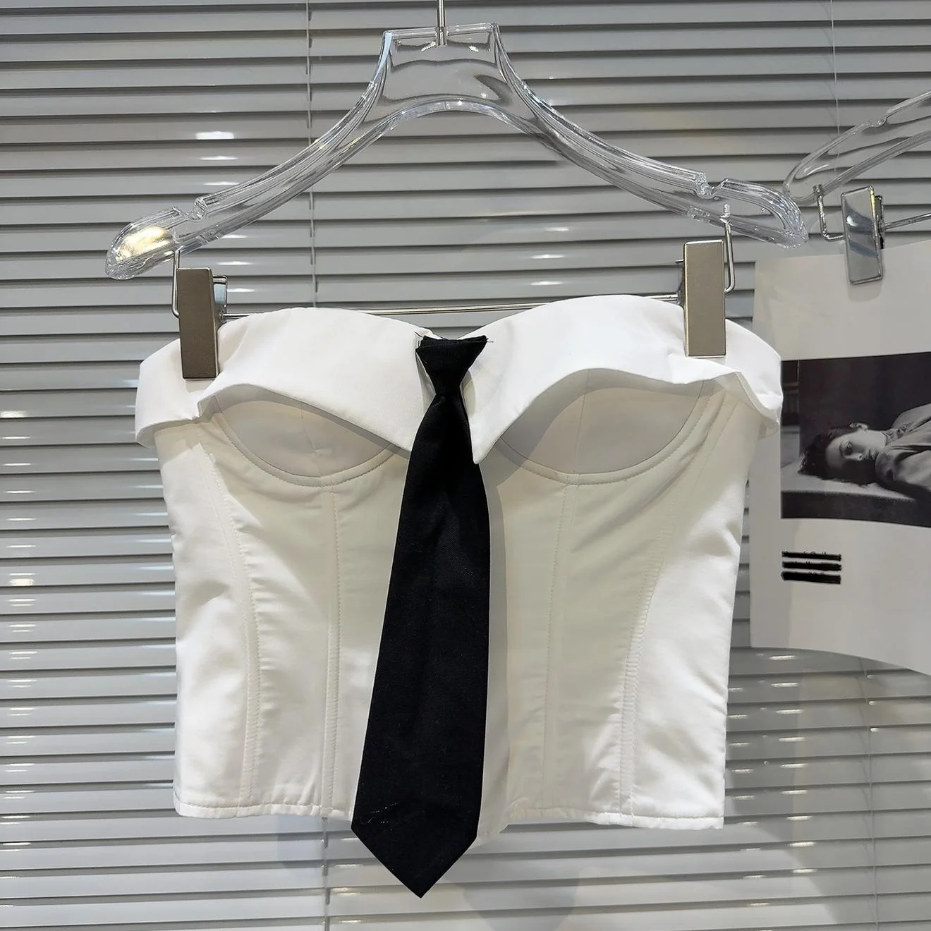 

Sweet Sle Bla Fibone Design Откидной воротник с галстуком Жилет Женская модная тенденция Осень Новое поступление ort Длина Цвет