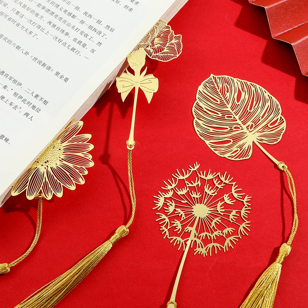 

1pc Four Seasons Leaf metal bookmark for fiction fans, authors, readers, and a beautiful bookmark accessory for your teachers!