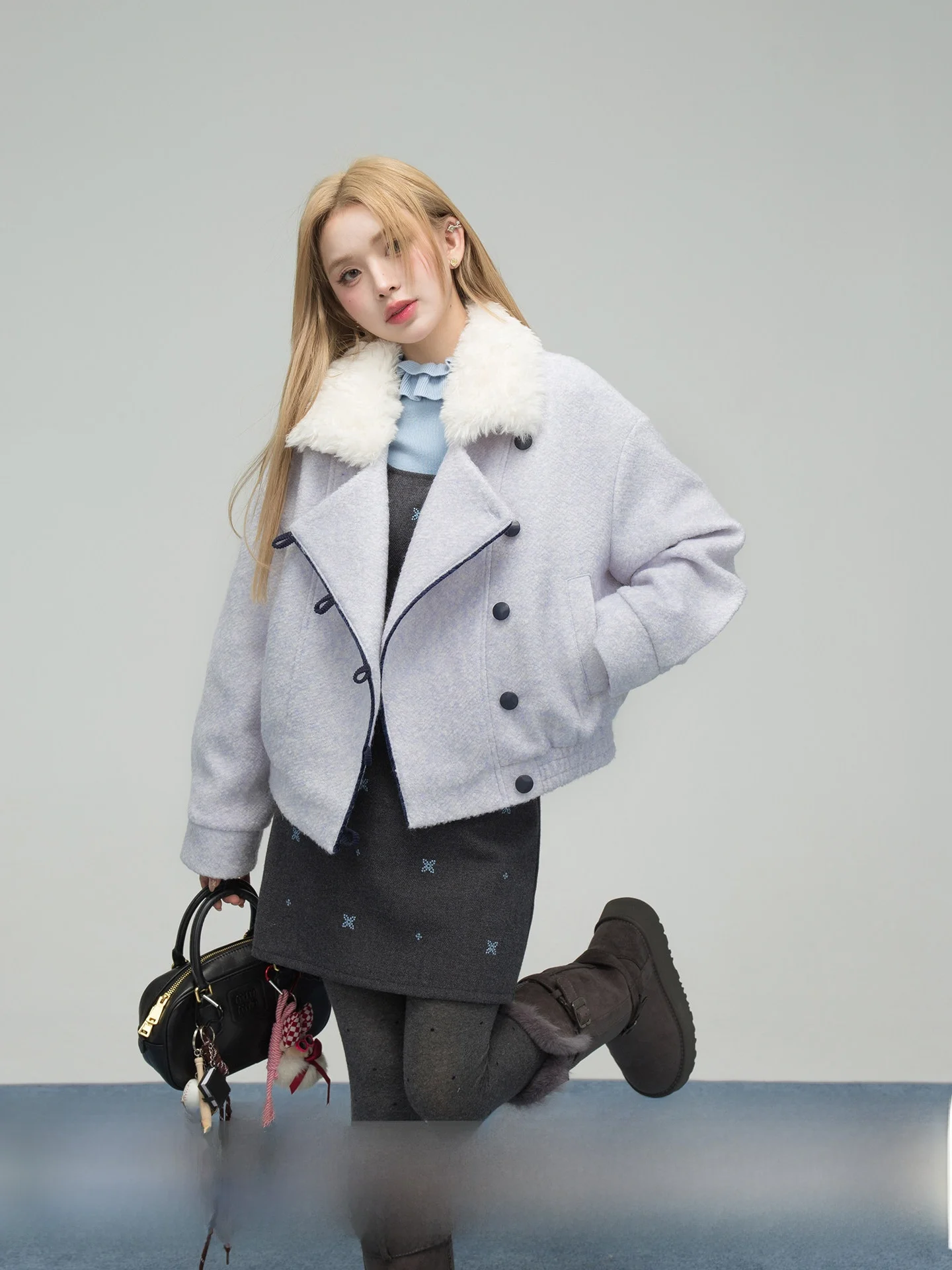 

ONEOFUUU Нежная европейская короткая куртка с текстурой, воротником из искусственного меха, цвета «облачно-голубой», женская повседневная модная верхняя одежда