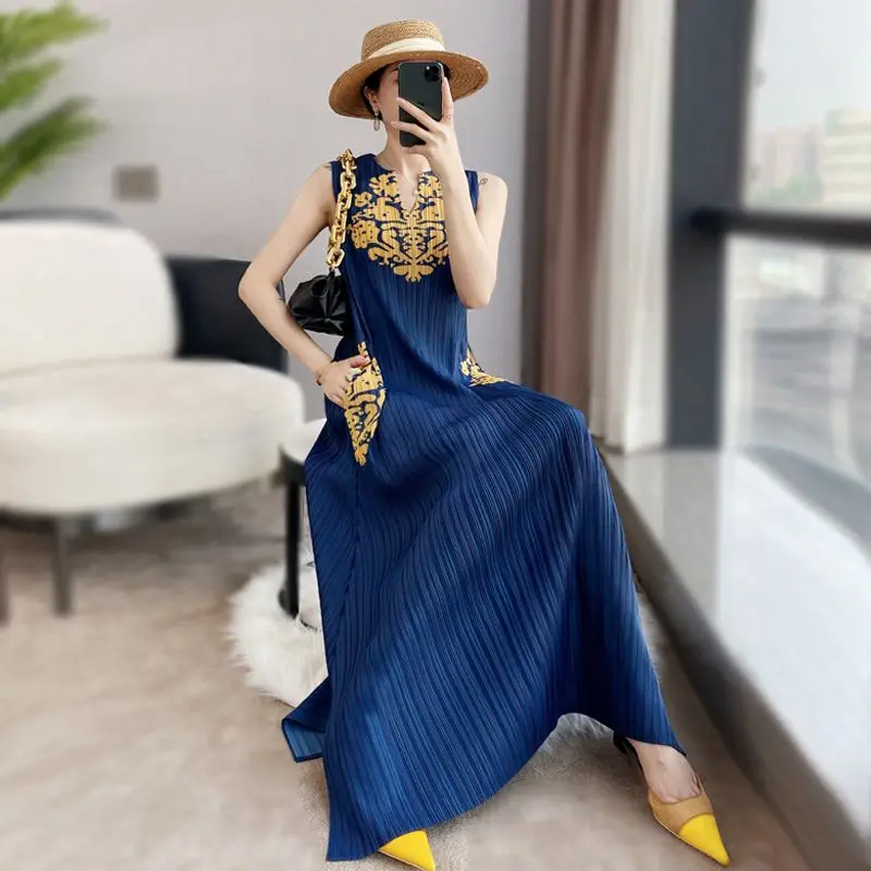 2024Fashionable Versatile Pleated Retro Dress Women's Summer New Style Printed Sleeveless Vest Skirt Mid Length Bottom Skirt