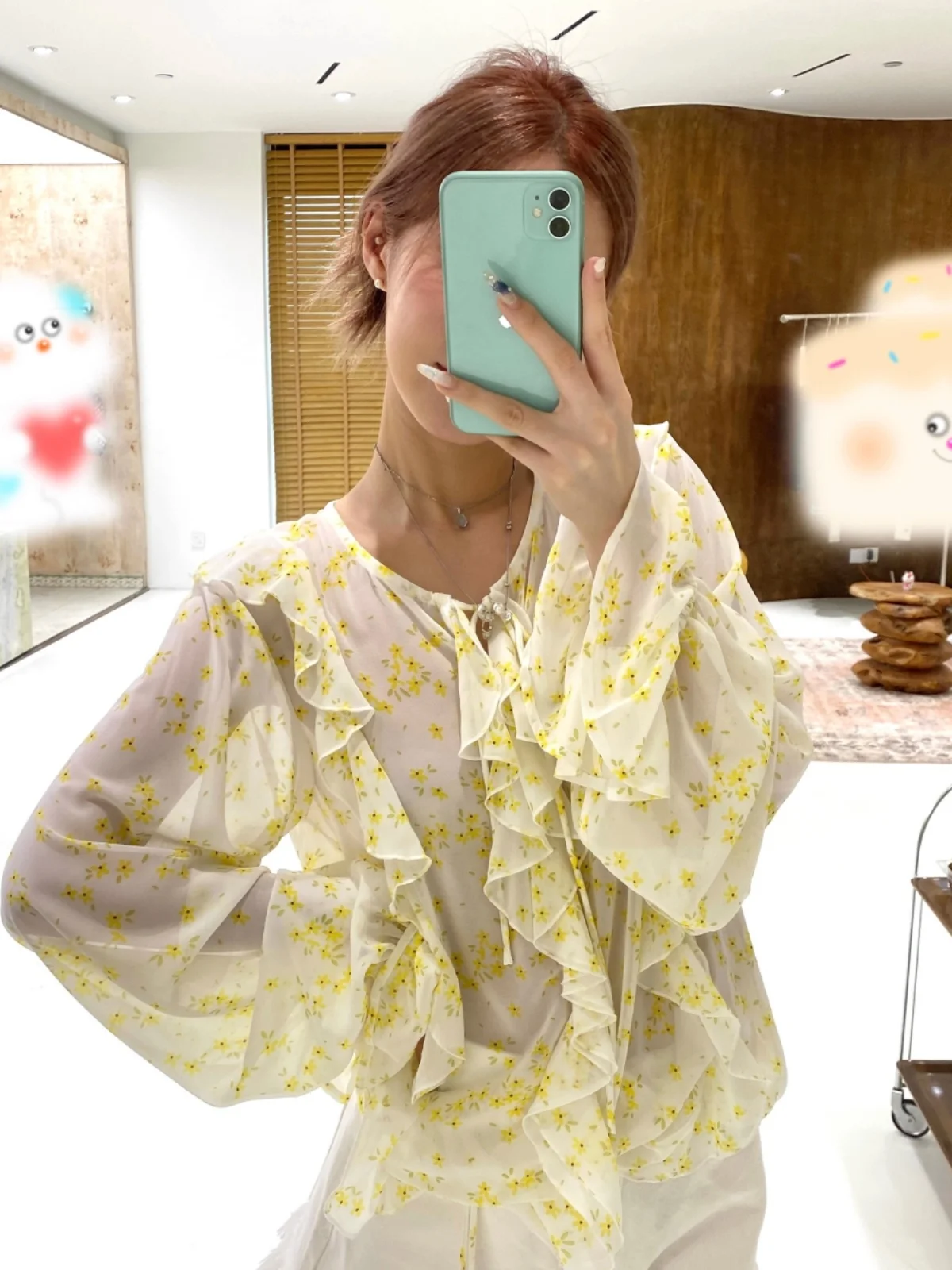 

Tee Goood Floral Print irt with Lace Trim Small Cysanthemum Design Long Sve Women's Premium Faion Spring 2025