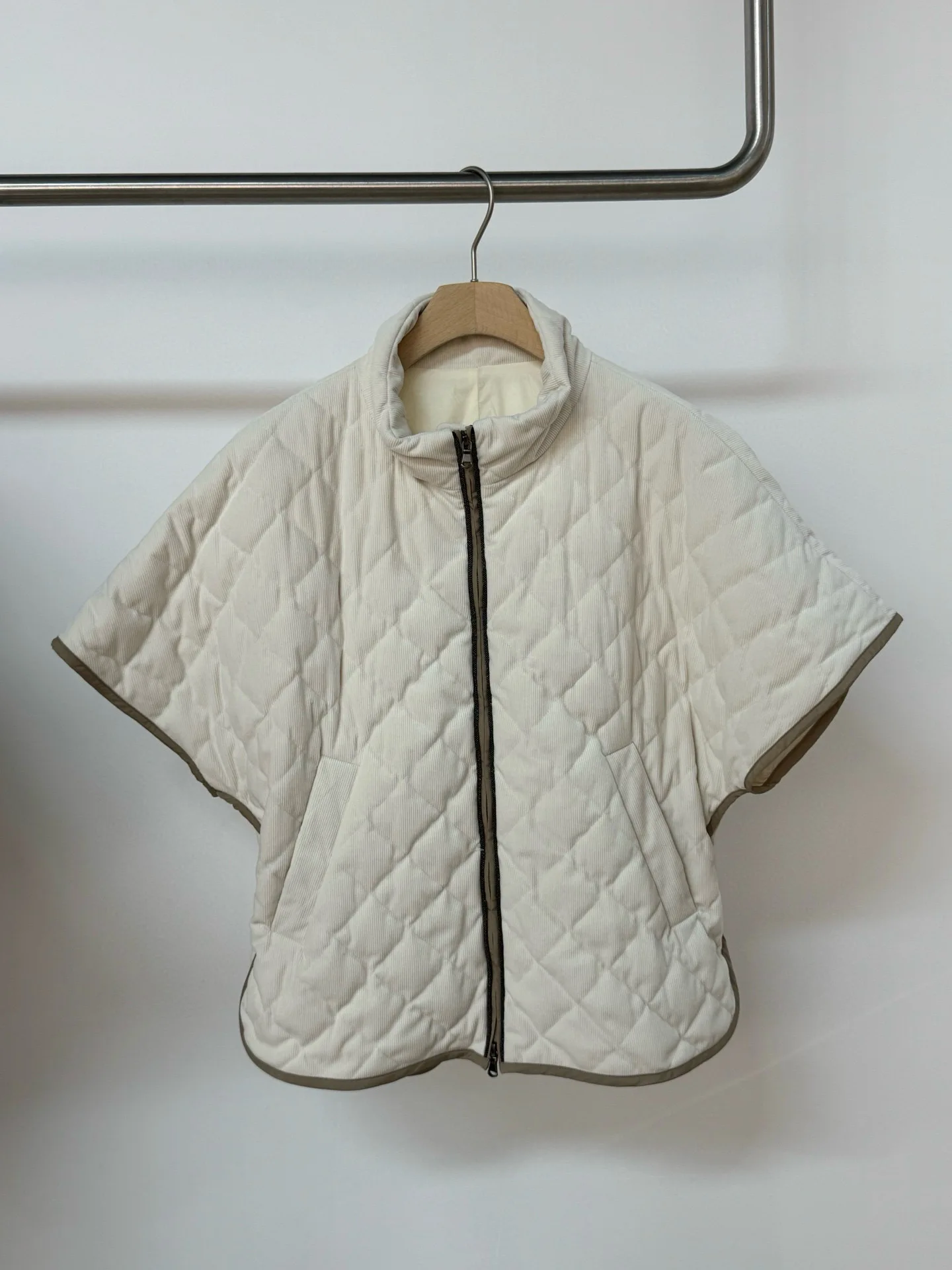 Abrigo acolchado de pana con diamantes a cuadros de ganso blanco para mujer, otoño e invierno, nuevo