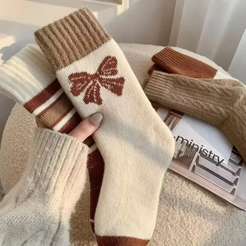 4 Paar Kaschmirsocken für Damen, Herbst und Winter, plus samtverdickte Mittelrohrsocken, warme lange Socken