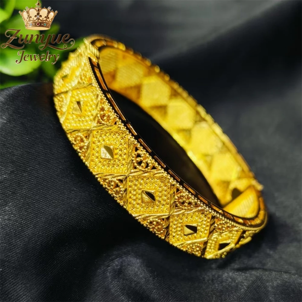 

Sand Gold Pattern Hollowed-Out Bracelet Luxury Quality Jewelry Best Selling Fashion Fine Jewelry Exquisite Charms Popular Gift