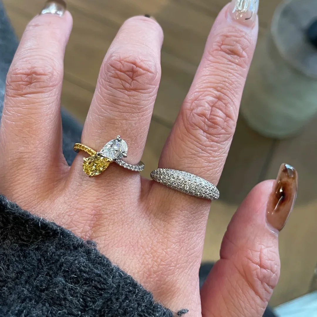 Light luxury inlay diamonds dual tone water droplet ruby rings for women exquisite yellow and white ring unique jewelry gifts