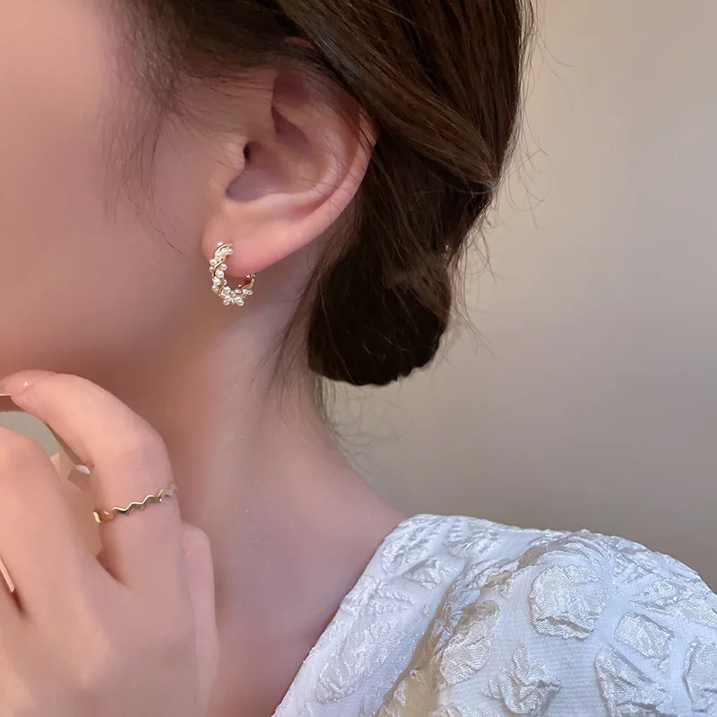 Accessories for Women Circle Pearl Stud Earrings for Women Temperament Small Design Earring Wedding Anniversary Gift Jewelry