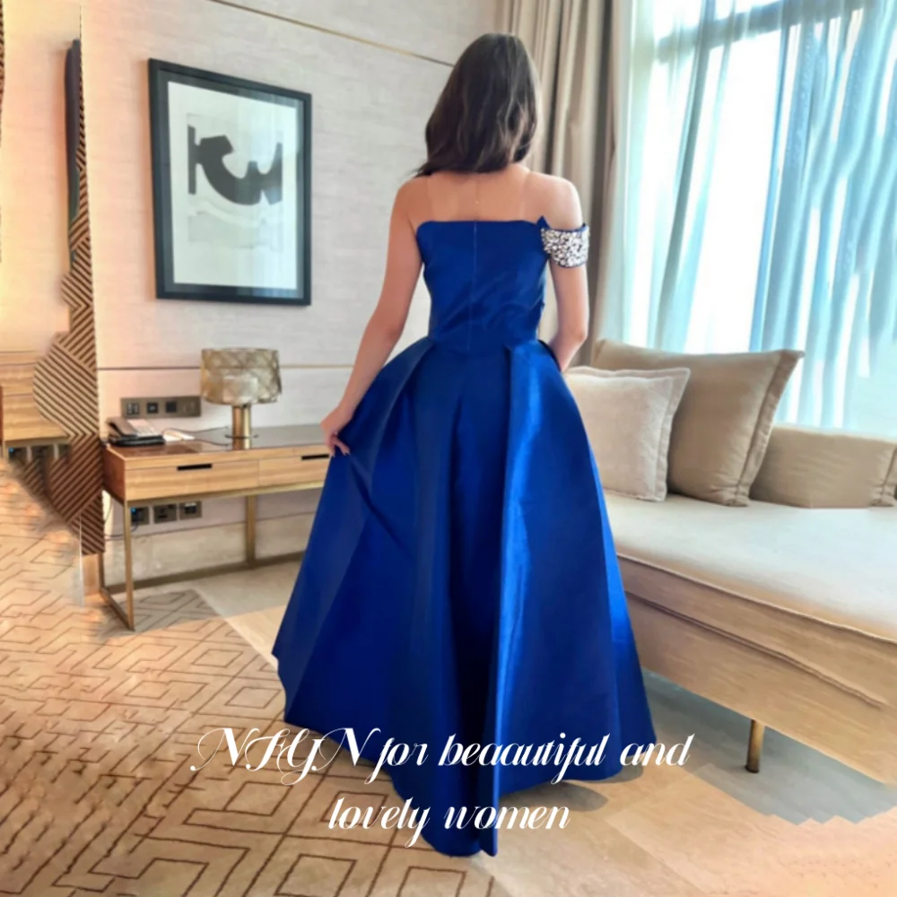 NFYN Königsblaues, elegantes formelles Kleid aus Satin, herzförmiges One-Shoulder-Ärmel-Abschlussballkleid, Strasssteine, A-Linie, Abendkleid, individuell gestaltet