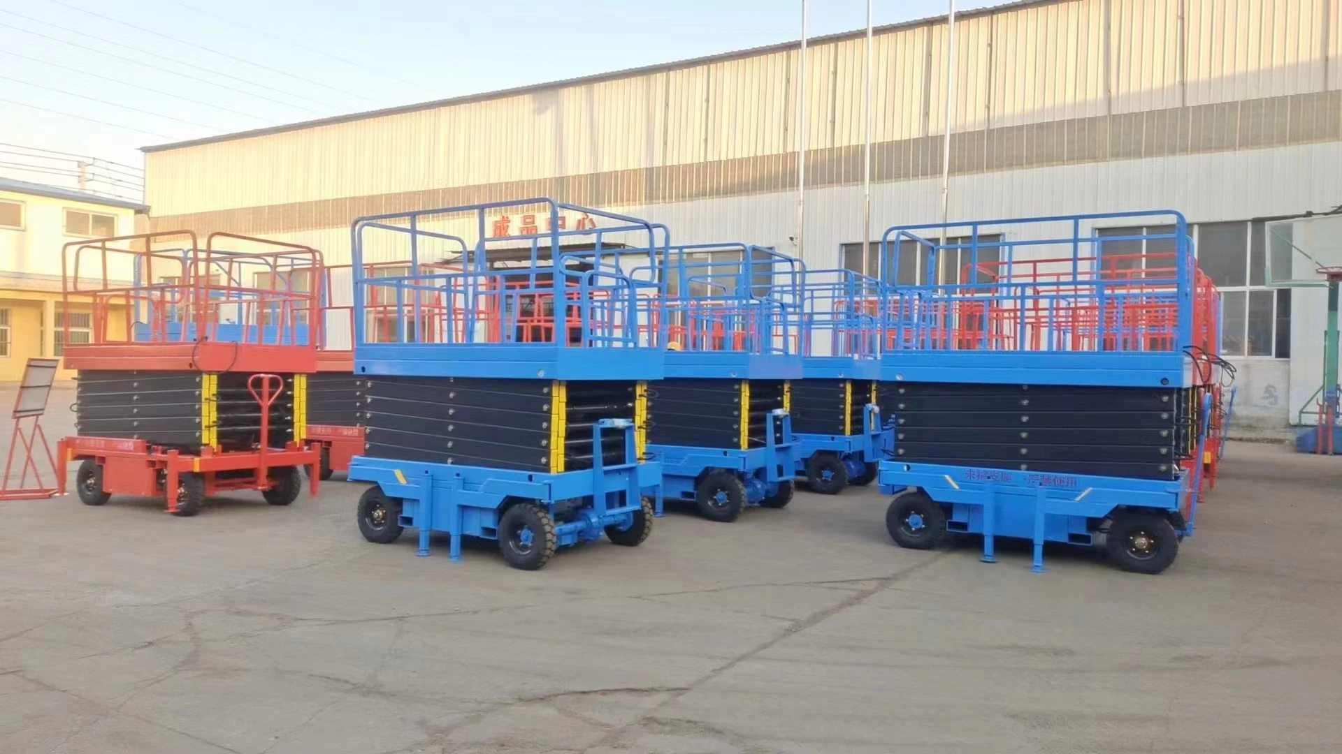 المحمولة الكهربائية الحديد مقصية رفع 4-16 متر منصة العمل الجوي 4 Pers قدرة 2100x830 مللي متر الجدول رافعة متنقلة للمستودع CE