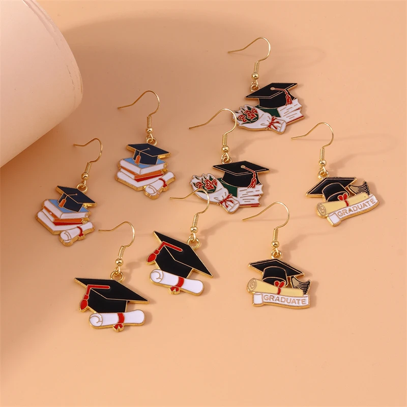 4 Paar/Set modische Ohrringe mit Bachelor-Hut-Motiv für Damen, Herren, Studenten, Absolventen, Geschenk – Detail 4