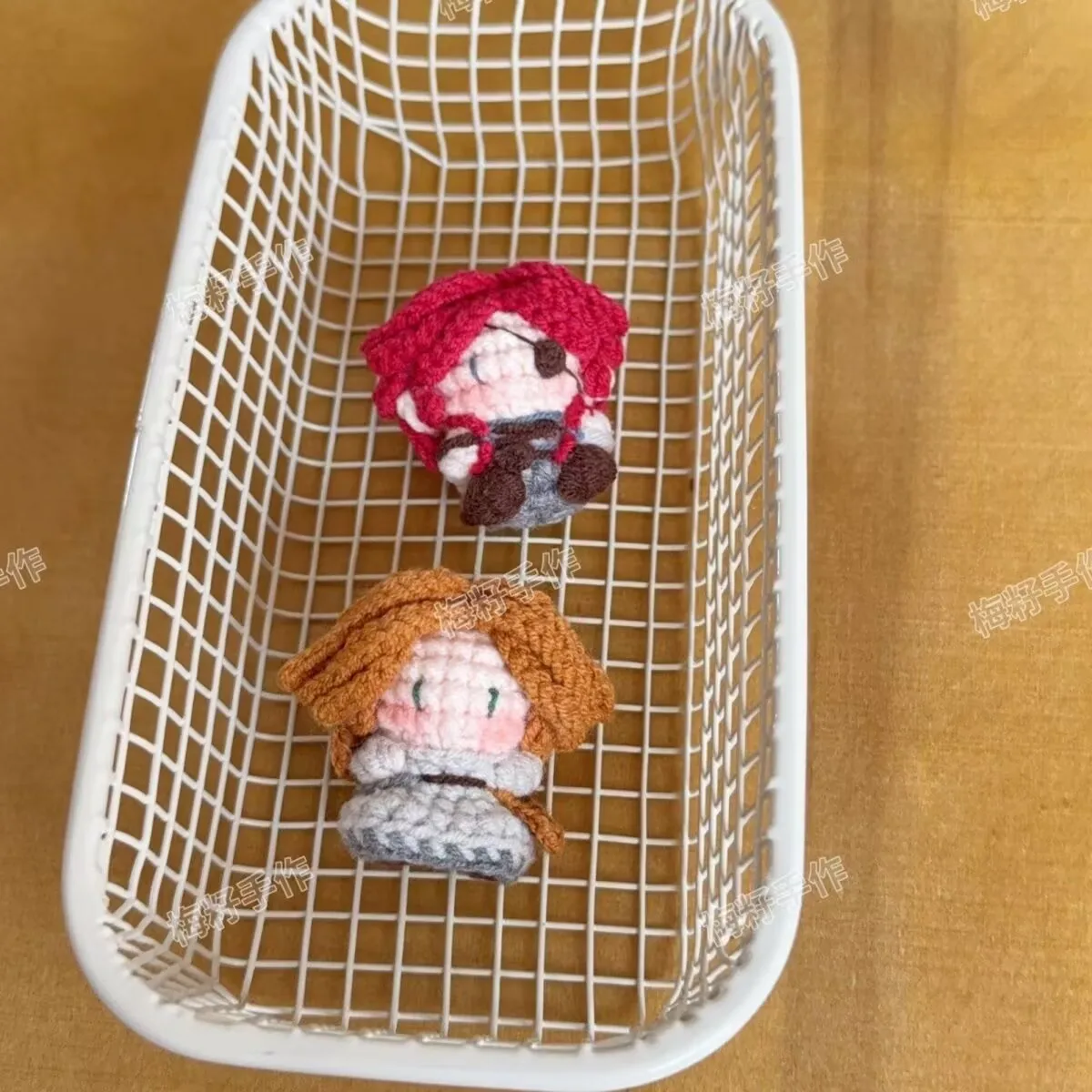 "الهوية الخامس" عالم النفس. تمثال "آرتشر" مصنوع يدويًا من سلسلة المفاتيح الكروشيه والحلوى