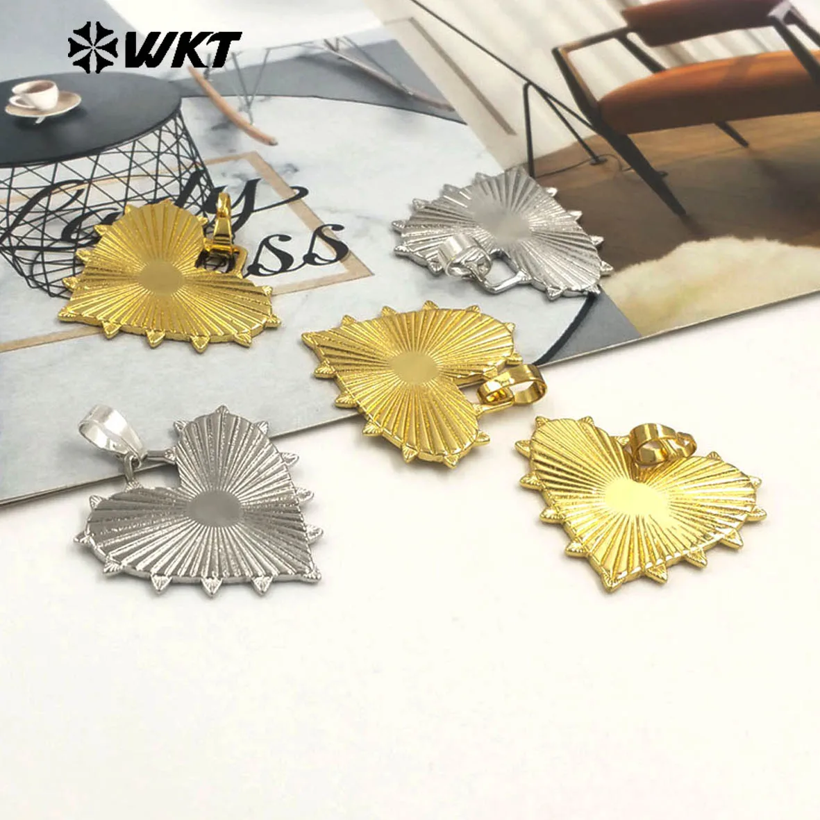 

Высококачественный изысканный кулон из латуни с позолотой 18К/серебром, форма сердца с зубчатой кромкой, для дизайна ювелирных изделий (WT-P1996)