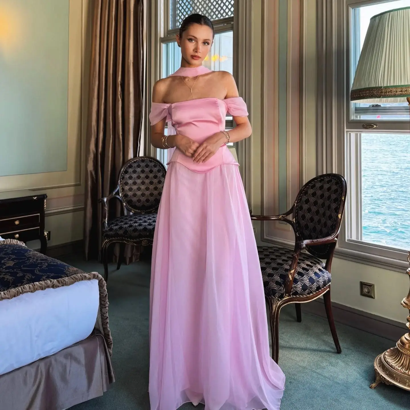 

Simple Pink A Line Evening Dresses Off Shoulder Stain Prom Gowns Elegant Ruched Floor Length Customized Wedding Guest Gowns